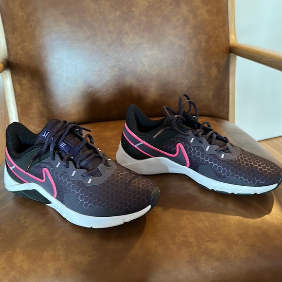 Women’s Nike shoes-dark purple - Picture 3 of 6